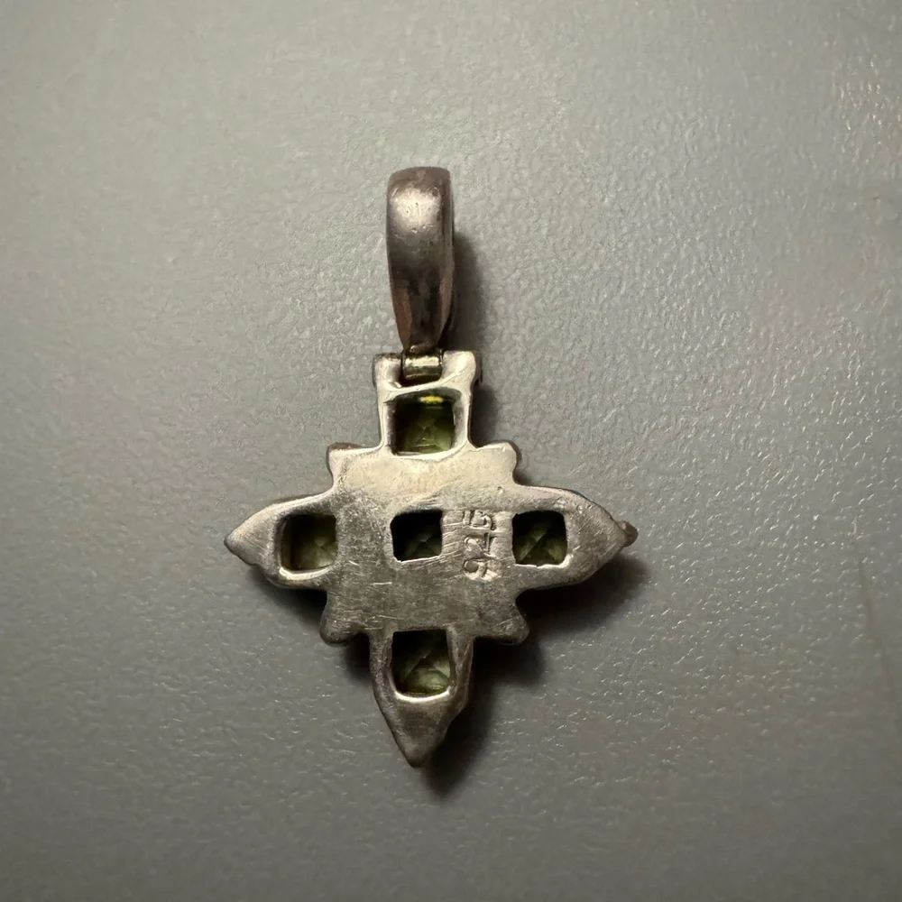 Sterling silver and peridot pendant new! - Picture 2 of 3